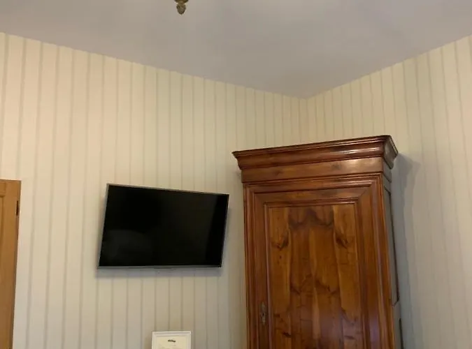 Pensión Au Fil Du Temps 3*